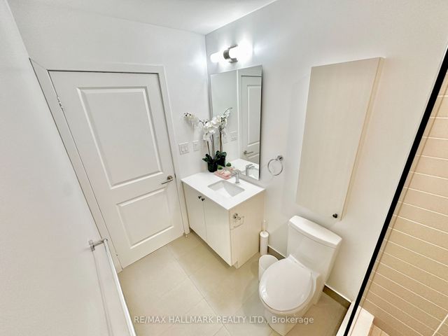 Ph 924 - 2799 Kingston Rd
