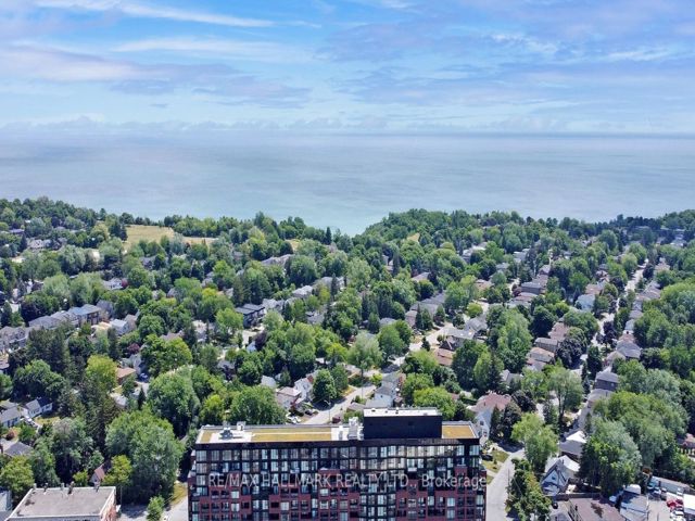 Ph 924 - 2799 Kingston Rd