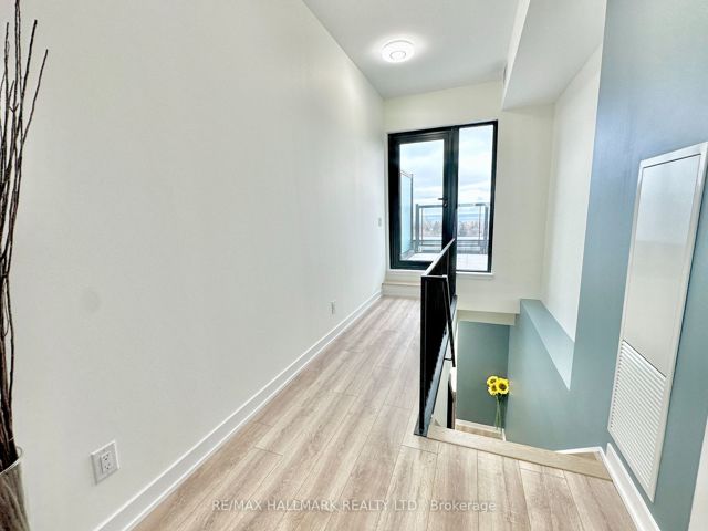 Ph 924 - 2799 Kingston Rd