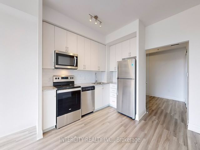 1810 - 3220 Sheppard Ave E