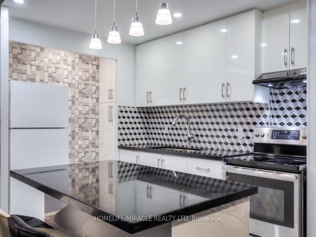 402 - 1950 Kennedy Rd