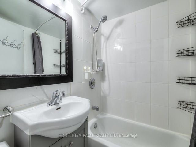 402 - 1950 Kennedy Rd