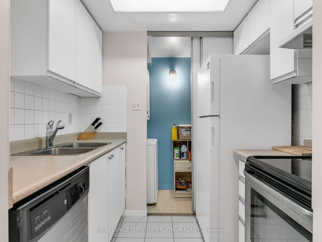 706 - 5 Greystone Walk Dr