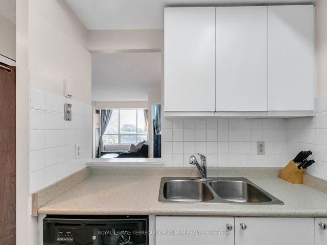 706 - 5 Greystone Walk Dr