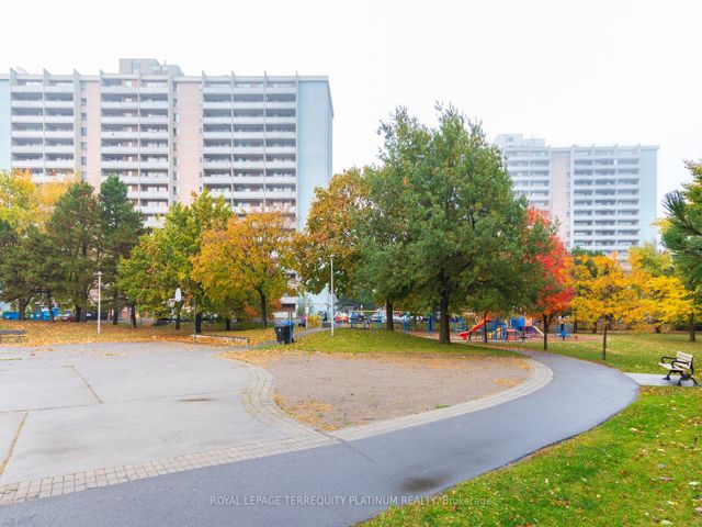 706 - 5 Greystone Walk Dr