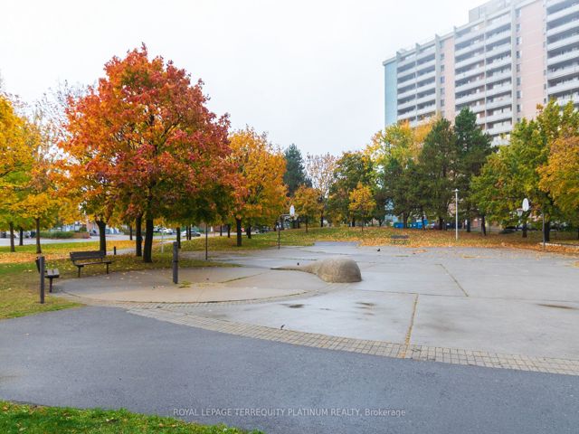 706 - 5 Greystone Walk Dr