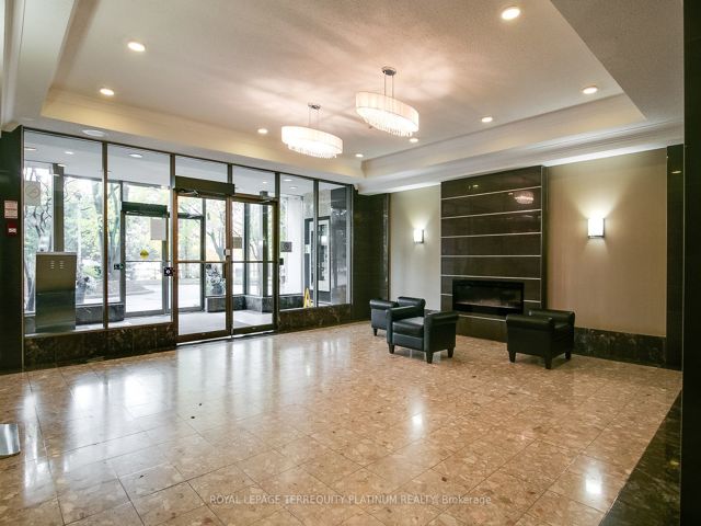 706 - 5 Greystone Walk Dr