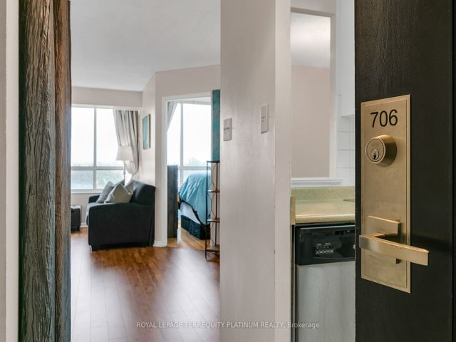 706 - 5 Greystone Walk Dr