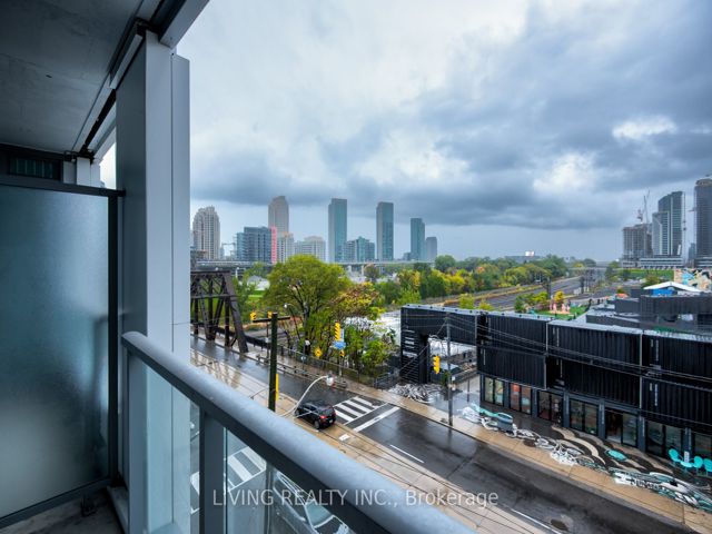 308W - 27 Bathurst St