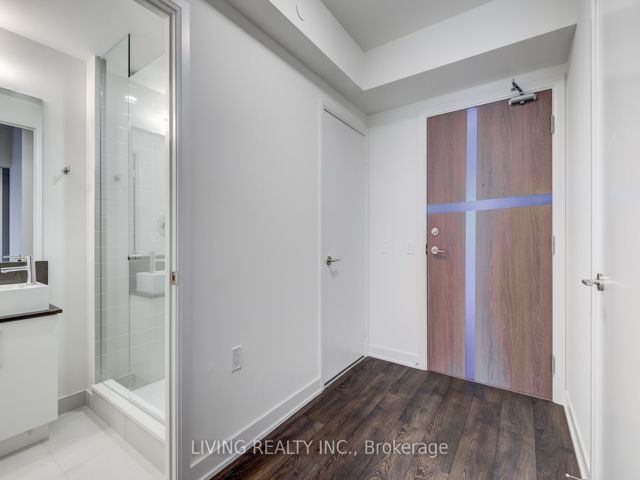 308W - 27 Bathurst St