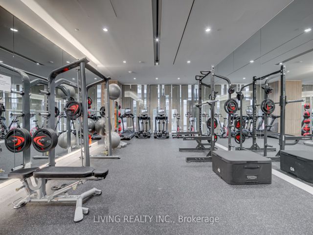 308W - 27 Bathurst St