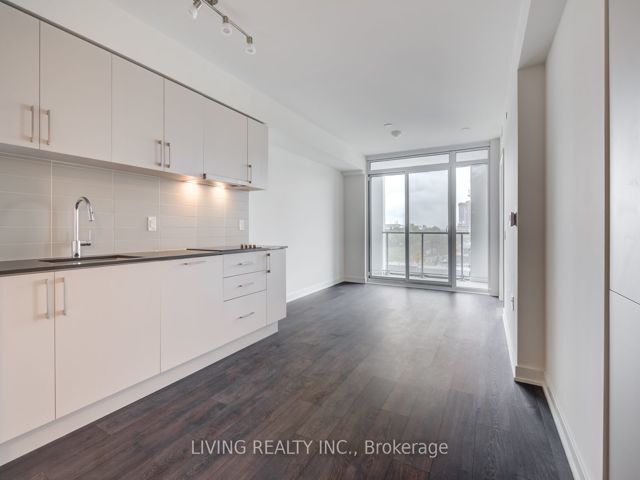 308W - 27 Bathurst St