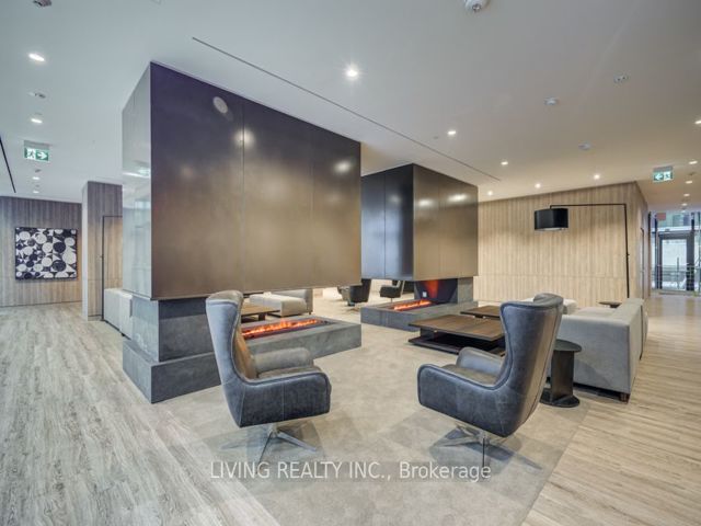 308W - 27 Bathurst St