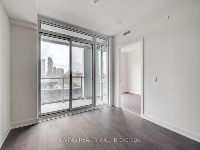 308W - 27 Bathurst St