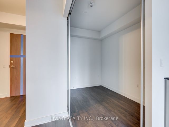 308W - 27 Bathurst St