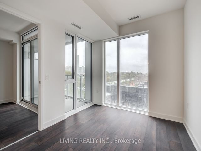 308W - 27 Bathurst St