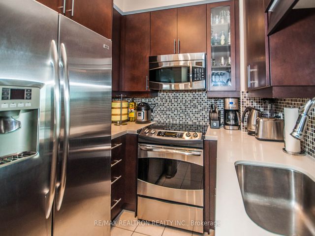 1709 - 1900 Lake Shore Blvd W