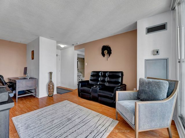 607 - 3077 Weston Rd