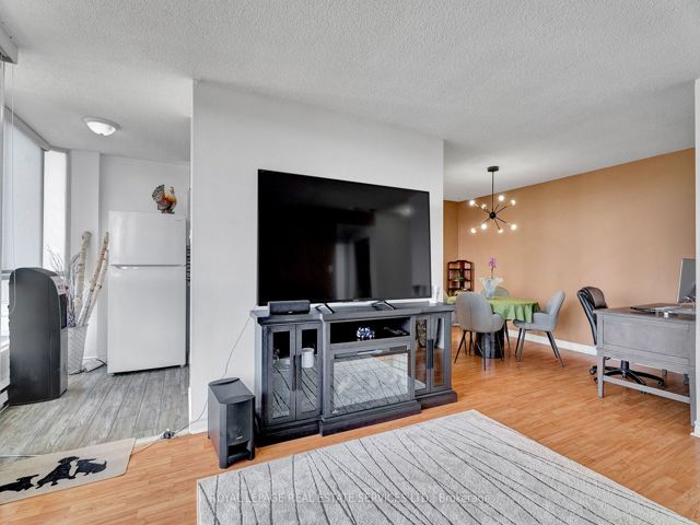 607 - 3077 Weston Rd
