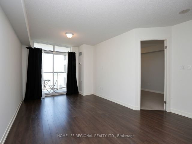 1015 - 816 Lansdowne Ave