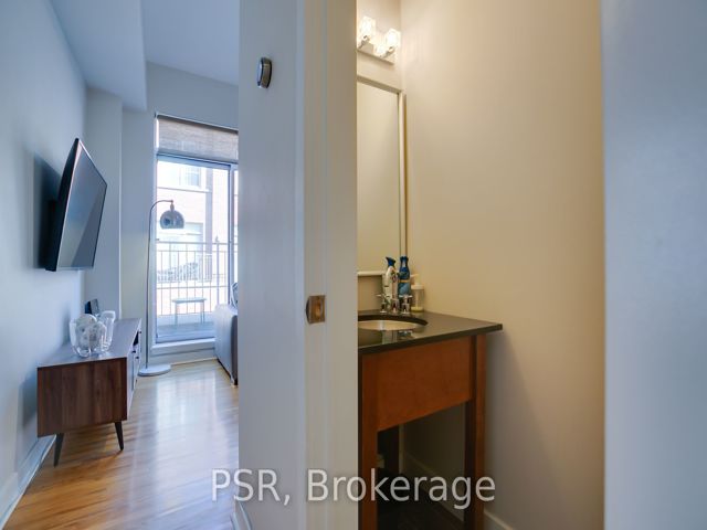 3 - 1392 Bloor St W