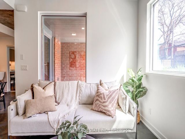 TH 111 - 57 Brock Ave