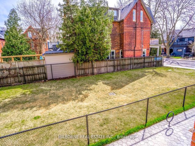 TH 111 - 57 Brock Ave