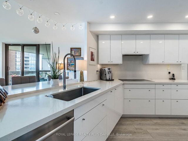2310 - 2000 Islington Ave