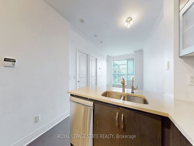 702 - 20 Gothic Ave