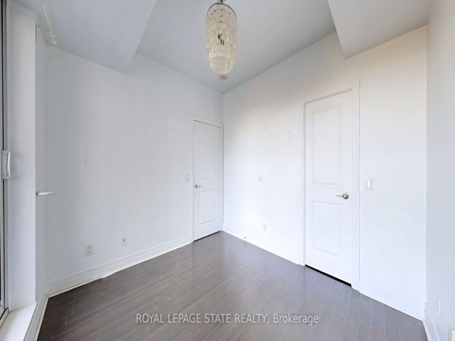 702 - 20 Gothic Ave