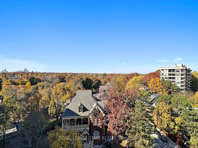 702 - 20 Gothic Ave