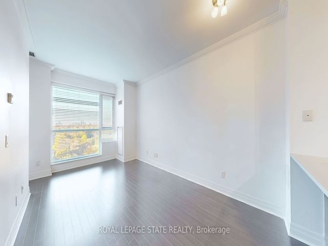 702 - 20 Gothic Ave