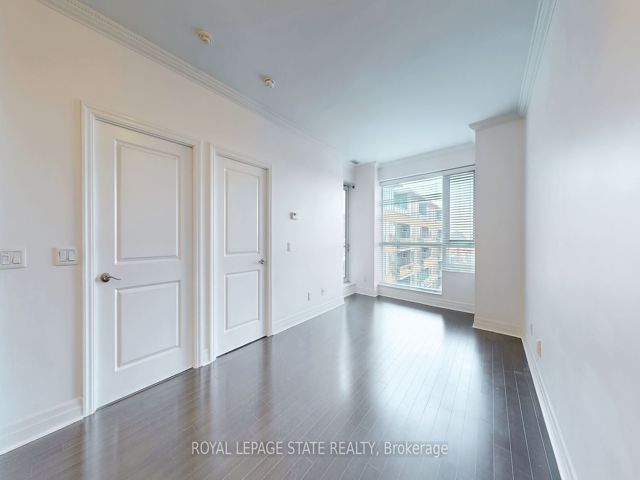 702 - 20 Gothic Ave