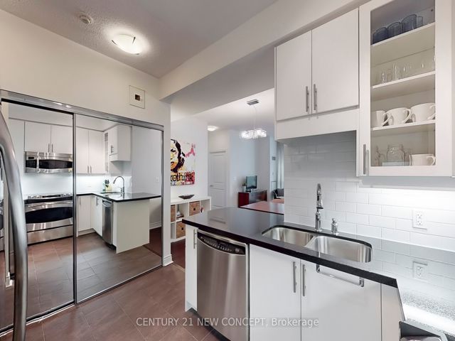 704 - 1900 Lake Shore Blvd W