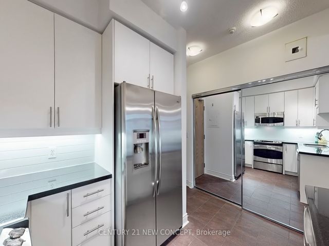 704 - 1900 Lake Shore Blvd W