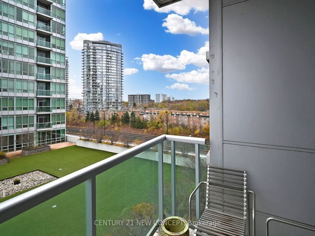 704 - 1900 Lake Shore Blvd W