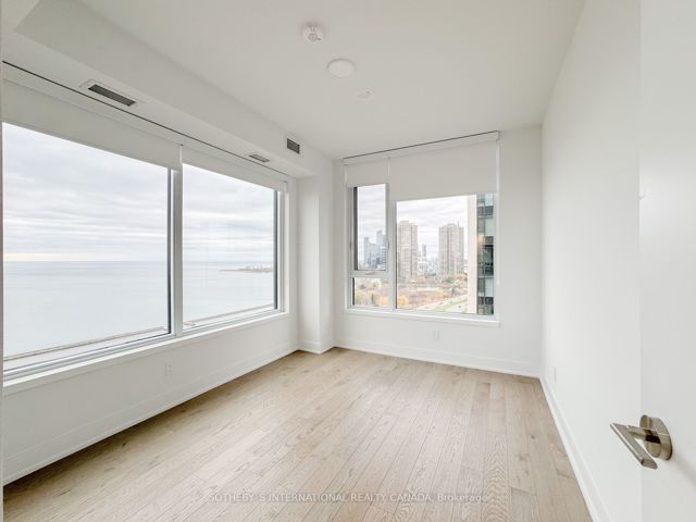 2010E - 1926 Lake Shore Blvd W