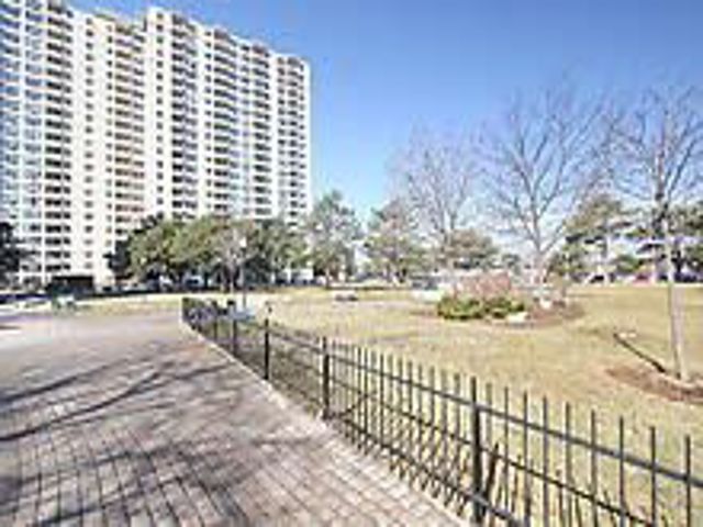 408 - 370 Dixon Rd E