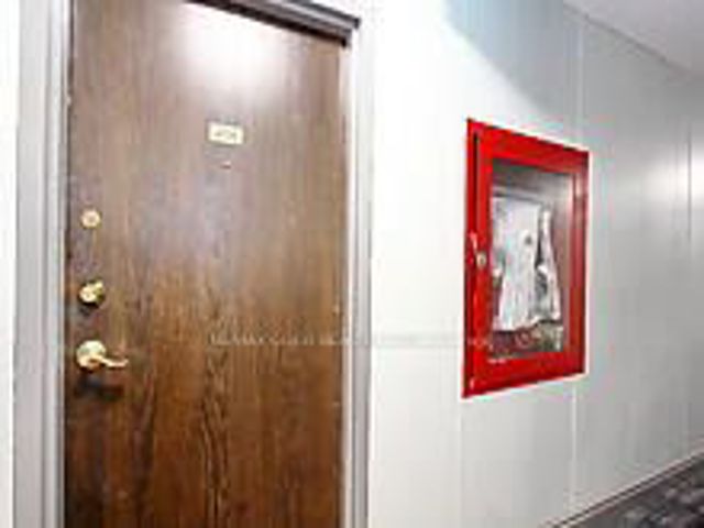 408 - 370 Dixon Rd E