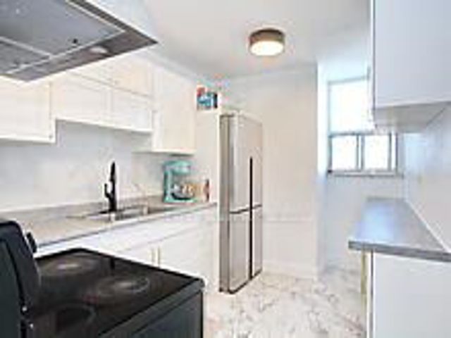 408 - 370 Dixon Rd E