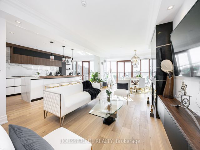 318 - 2095 Lake Shore Blvd W