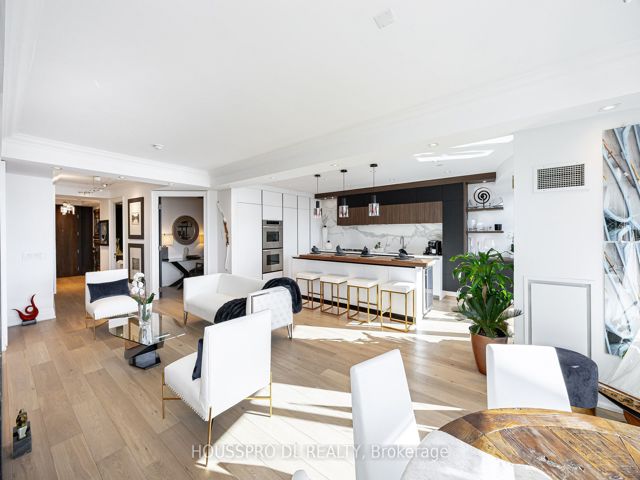 318 - 2095 Lake Shore Blvd W