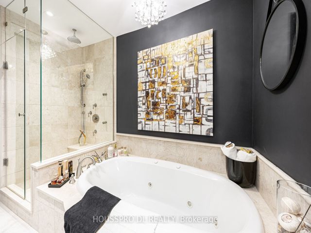 318 - 2095 Lake Shore Blvd W