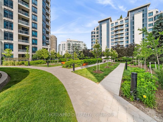 318 - 2095 Lake Shore Blvd W