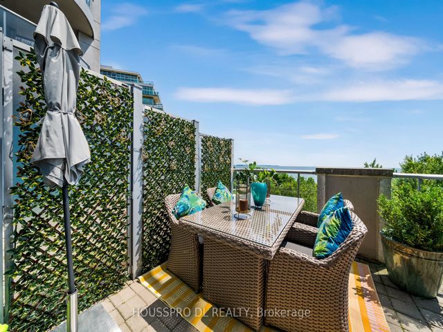 318 - 2095 Lake Shore Blvd W