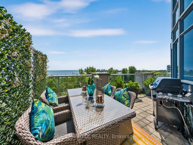 318 - 2095 Lake Shore Blvd W