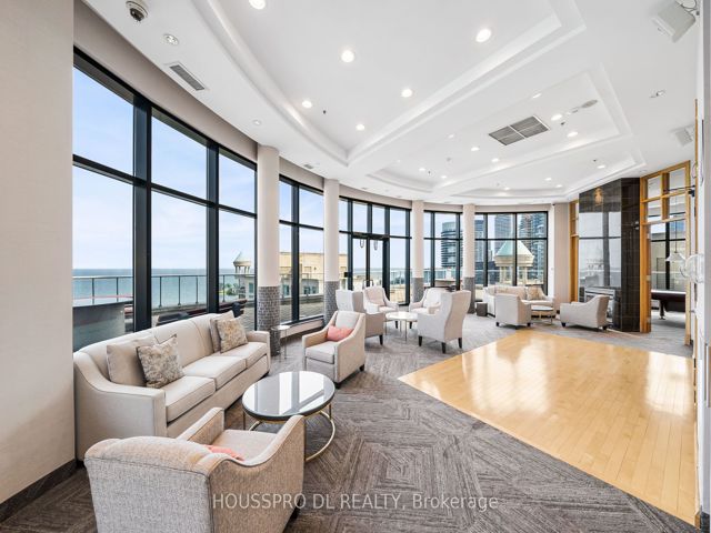 318 - 2095 Lake Shore Blvd W