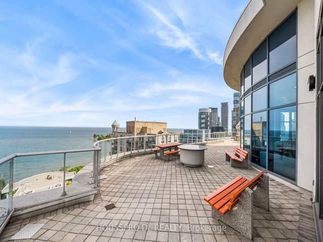 318 - 2095 Lake Shore Blvd W