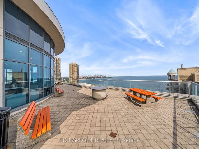 318 - 2095 Lake Shore Blvd W