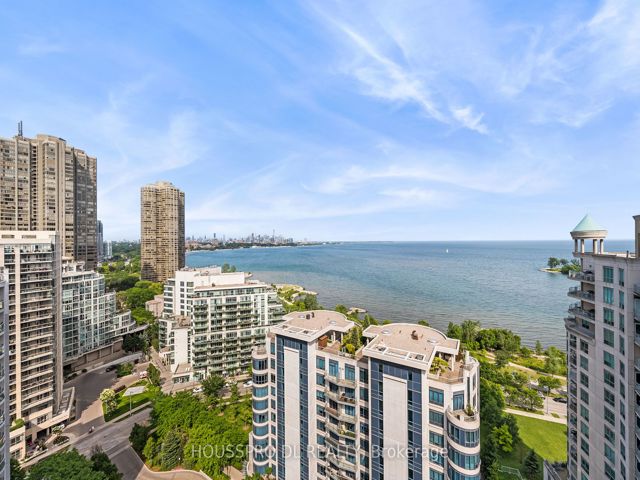 318 - 2095 Lake Shore Blvd W
